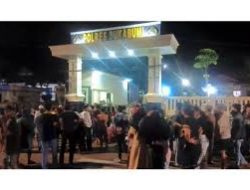 Mencekam!!! Polres Sukabumi di Geruduk Puluhan Warga Pasca Kematian Samson, Preman Kampung Cihurang