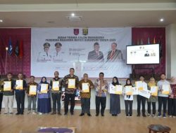 Serah Terima Beasiswa Bupati, Manfaatkan Amanah untuk Kebaikan Masa Depan