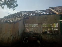 Bangunan Sekolah SDN 2 Tipar di Sukabumi Rusak Parah
